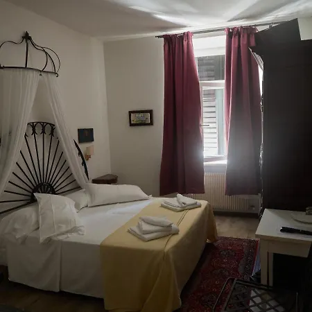 La Loggia Del Castello 3* טרנטו