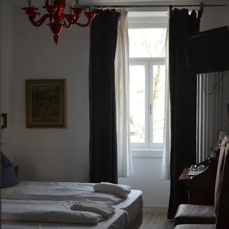 La Loggia Del Castello Oda ve Kahvaltı Trento