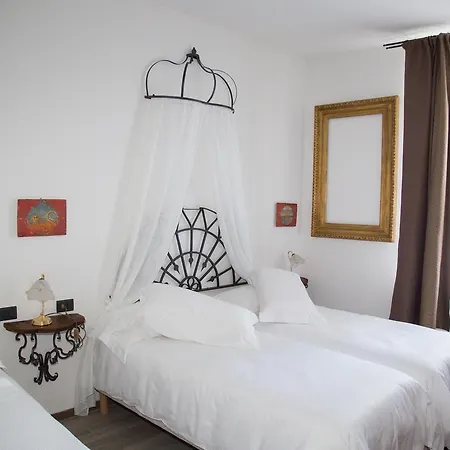 La Loggia Del Castello לינה וארוחת בוקר 4*