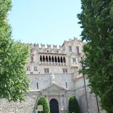 לינה וארוחת בוקר La Loggia Del Castello 3*