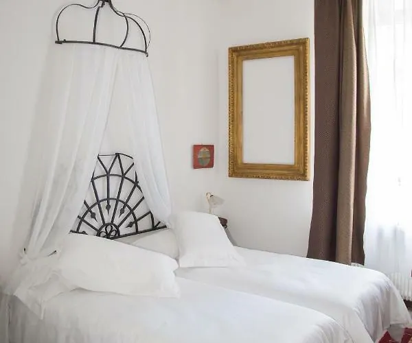 Alojamento de Acomodação e Pequeno-almoço La Loggia Del Castello 4*